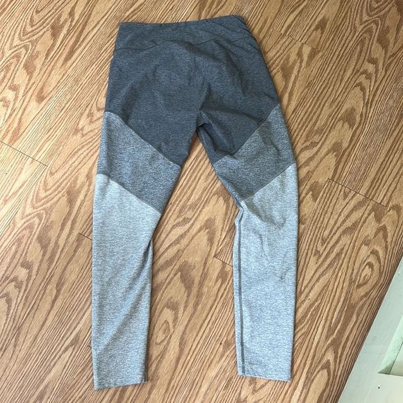 Outdoor voices tri color grey 7/8 color block classic leggings women’s size L - Picture 4 of 4